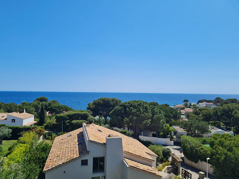 Maison - 240 m² - 8 pièces