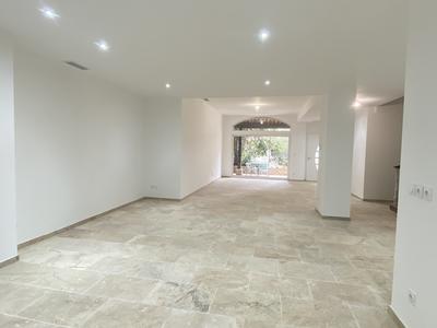 Maison - 216 m² - 8 pièces