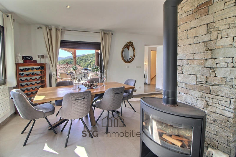 Maison - 185 m² - 5 pièces