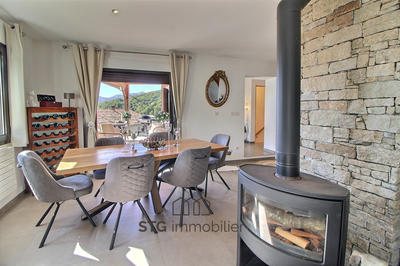 Maison - 185 m² - 5 pièces