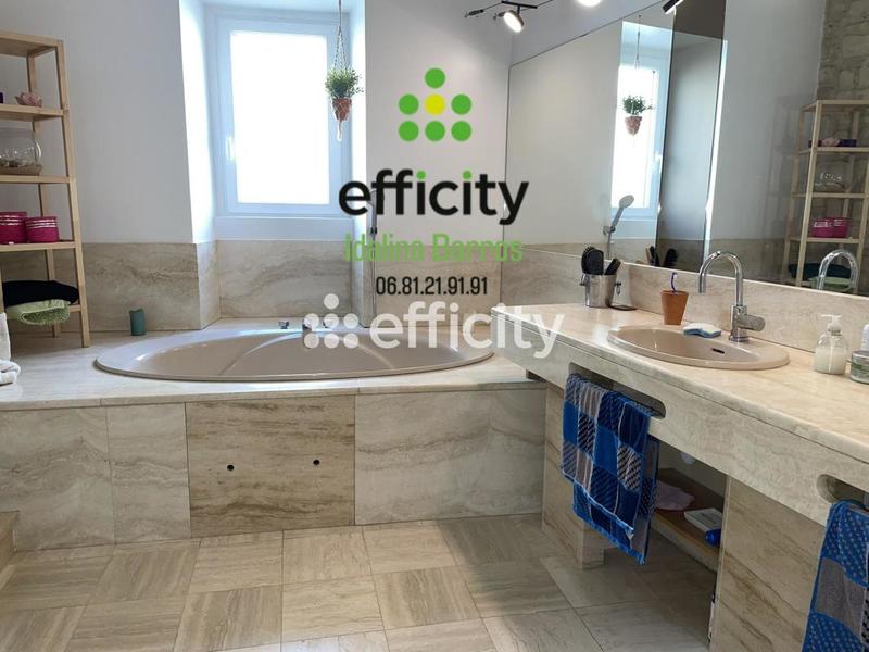 Maison - 240 m² - 7 pièces