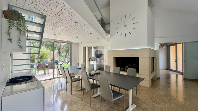 Maison - 169 m² - 8 pièces