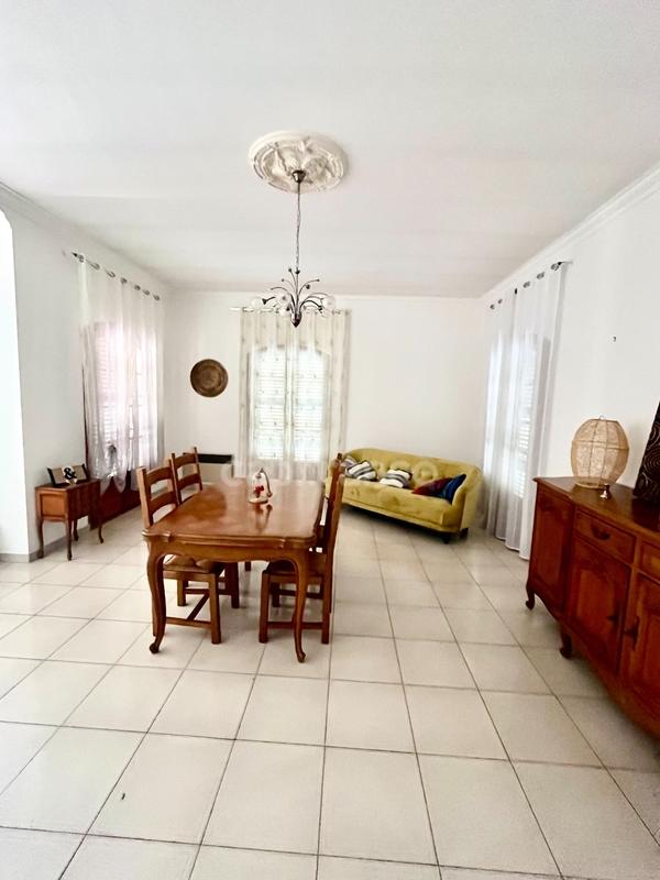 Maison - 353 m² - 10 pièces