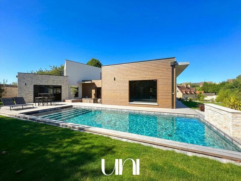 Maison - 300 m² - 6 pièces