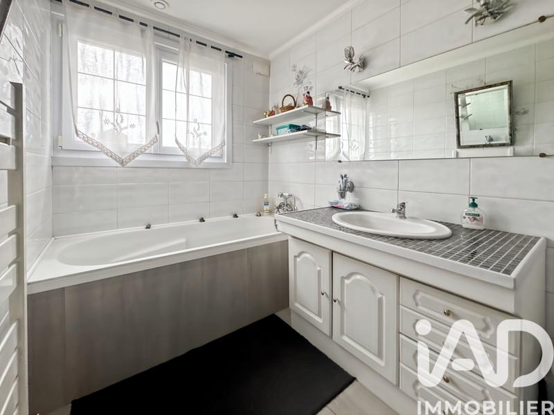 Maison - 180 m² - 7 pièces