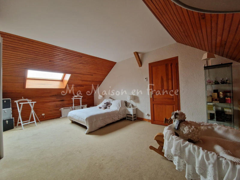 Maison - 451 m² - 12 pièces