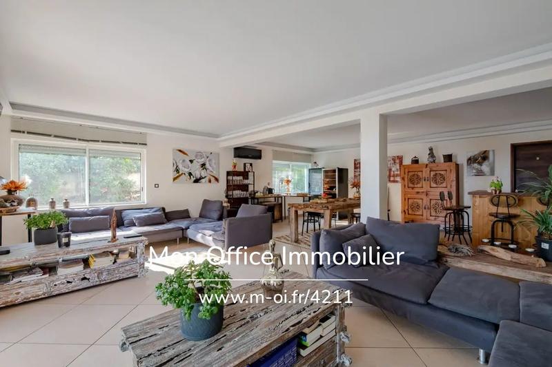 Maison - 308 m² - 10 pièces