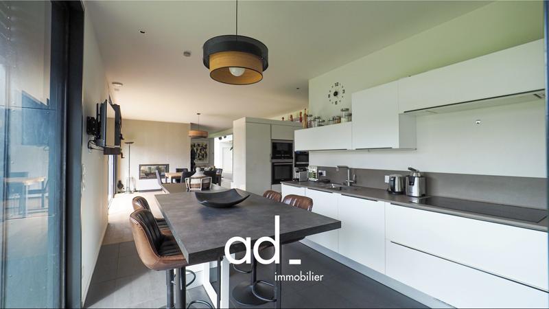 Maison contemporaine - 271 m² - 8 pièces