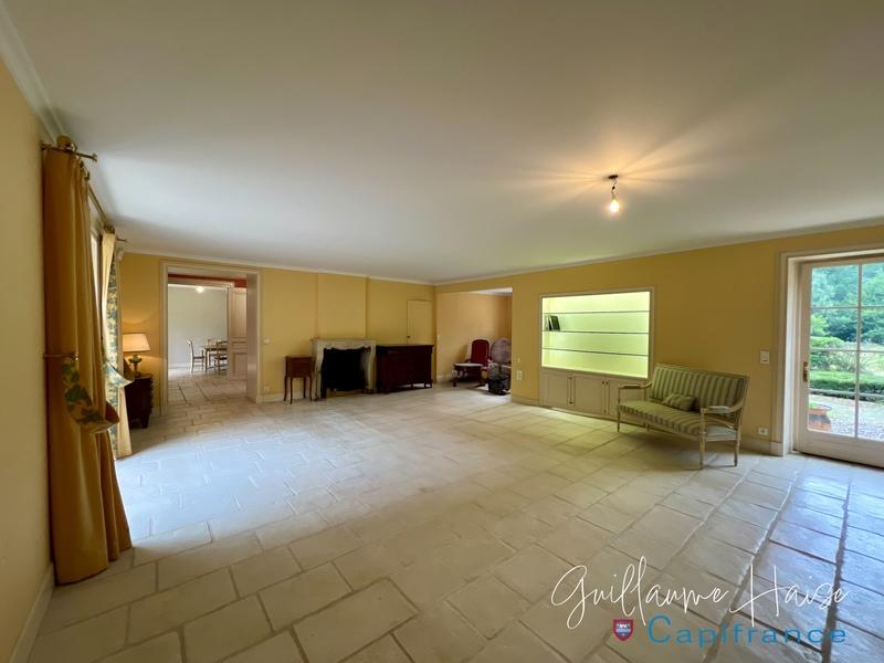 Propriété - 248 m² - 6 pièces