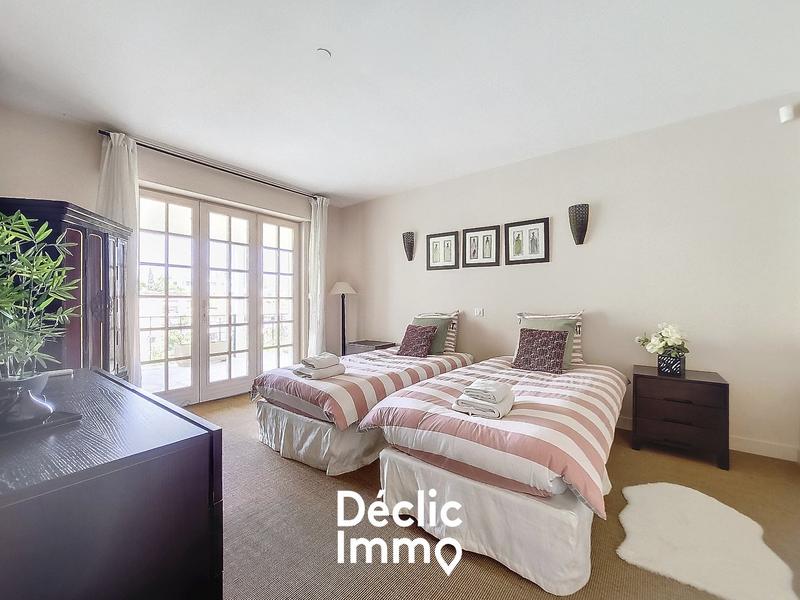 Maison - 326 m² - 7 pièces