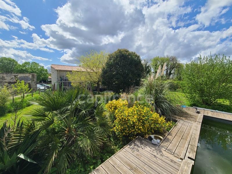 Maison - 244 m² - 8 pièces