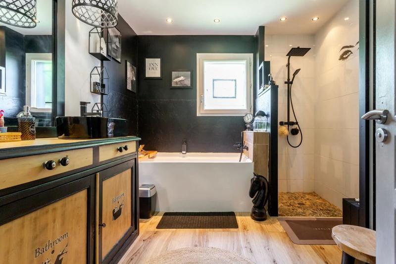 Maison - 200 m² - 8 pièces