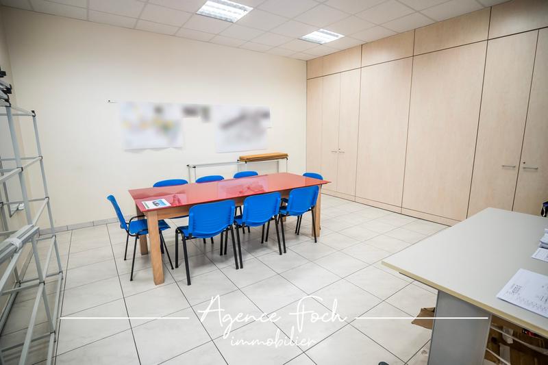 Bureau - 384 m² - 3 pièces