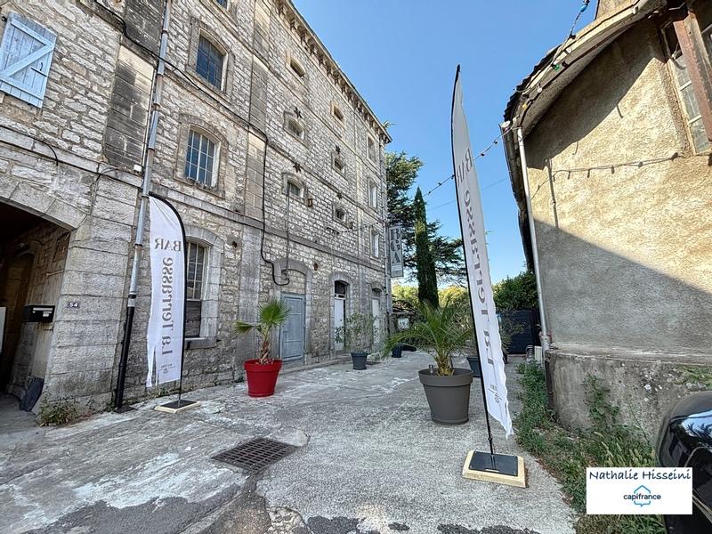 Fonds de commerce - 832 m²