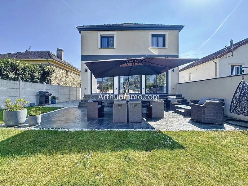 Maison - 235 m² - 8 pièces