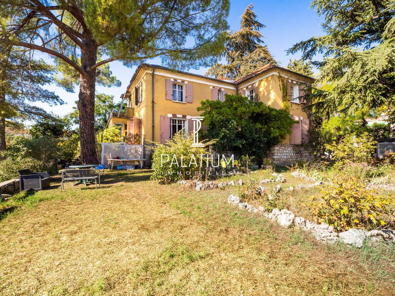 Maison ancienne - 220 m² - 7 pièces