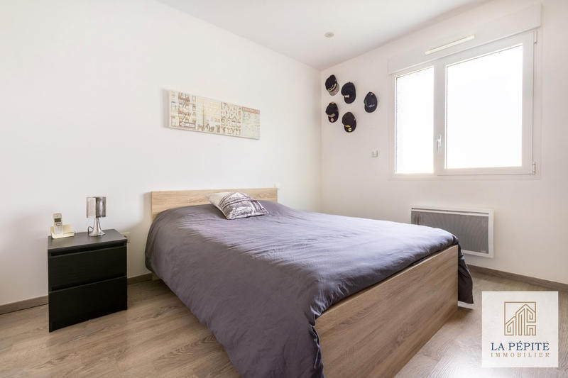 Maison - 240 m² - 8 pièces