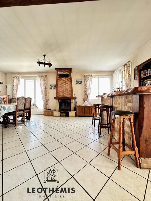 Maison traditionnelle - 185 m² - 9 pièces