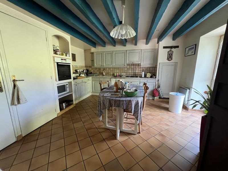 Maison - 280 m² - 8 pièces