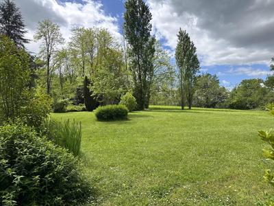 Maison - 300 m² - 15 pièces