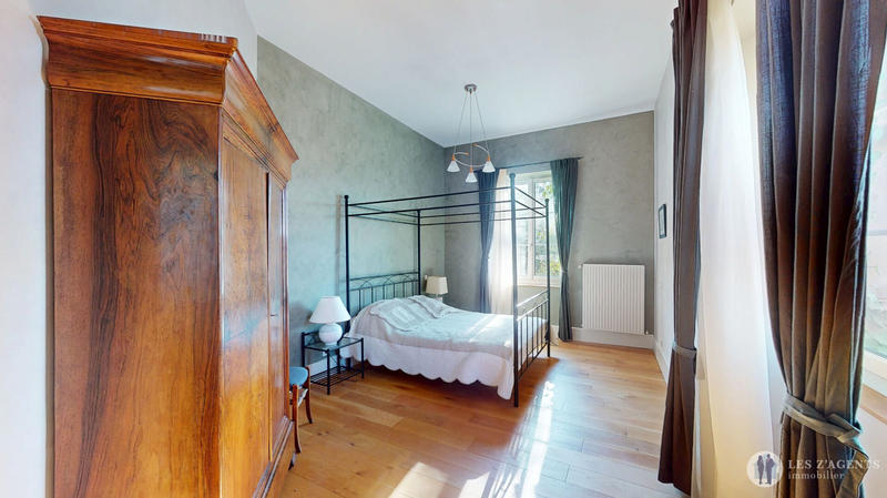 Maison - 290 m² - 13 pièces