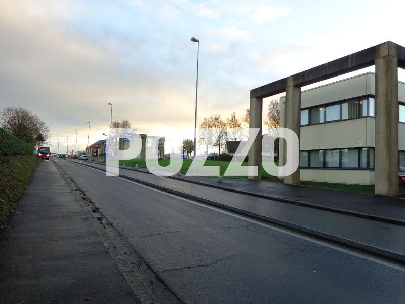 Local commercial - 114 m² - 9 pièces