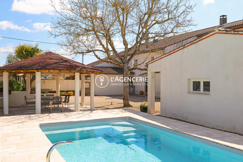 Maison - 180 m² - 6 pièces