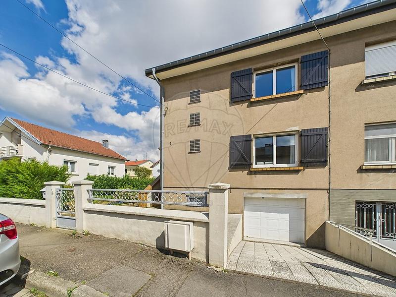 Maison - 90 m² - 5 pièces