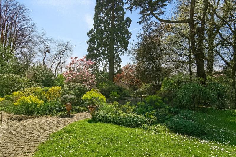 Propriété - 363 m² - 9 pièces