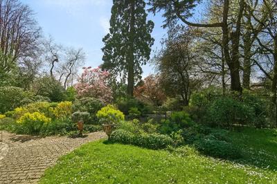 Propriété - 363 m² - 9 pièces