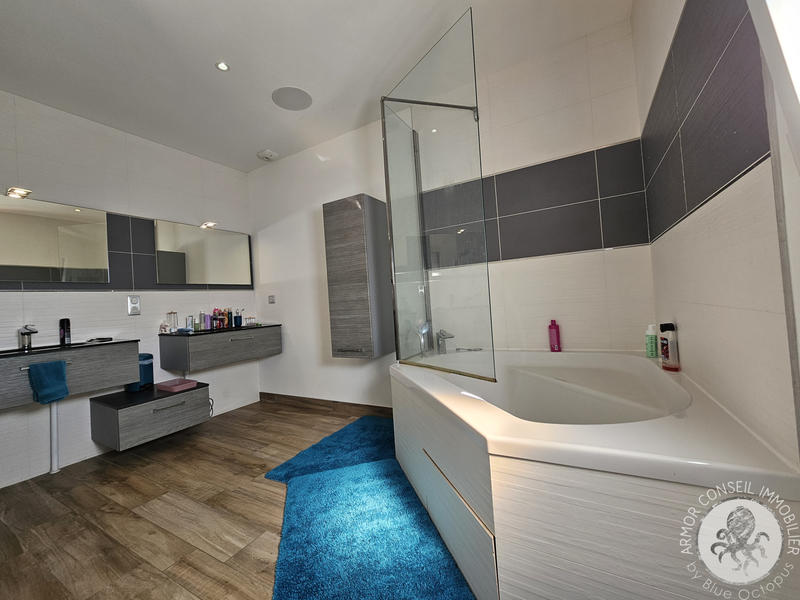 Maison - 203 m² - 6 pièces