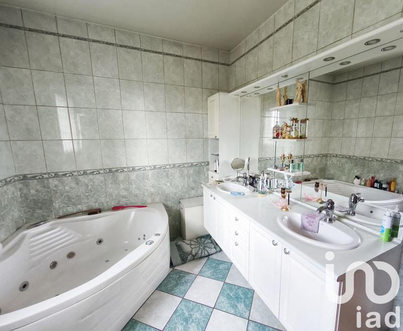 Maison - 210 m² - 6 pièces