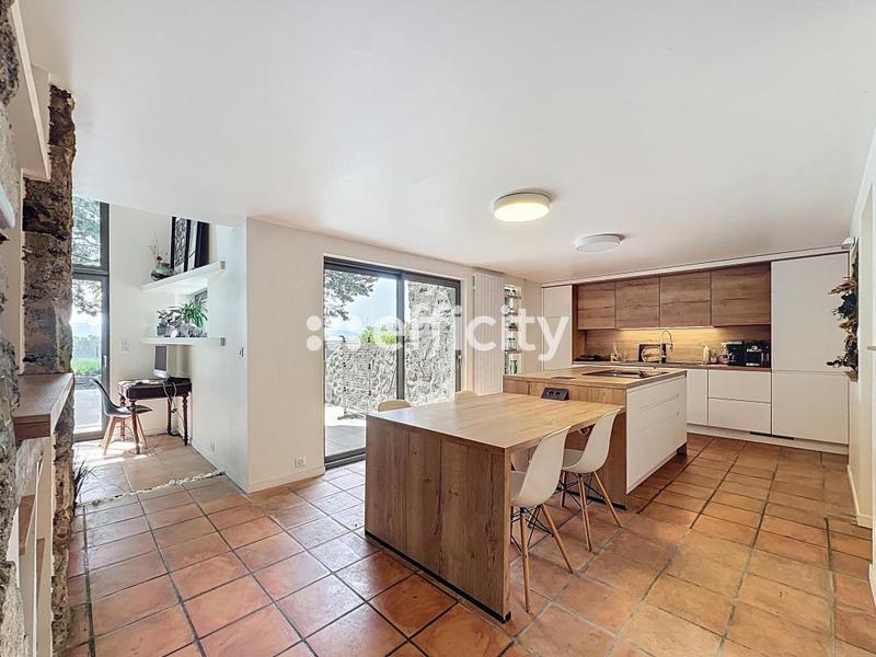 Maison - 243 m² - 5 pièces