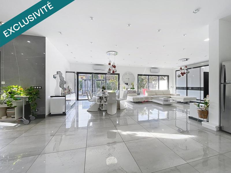 Maison - 368 m² - 9 pièces