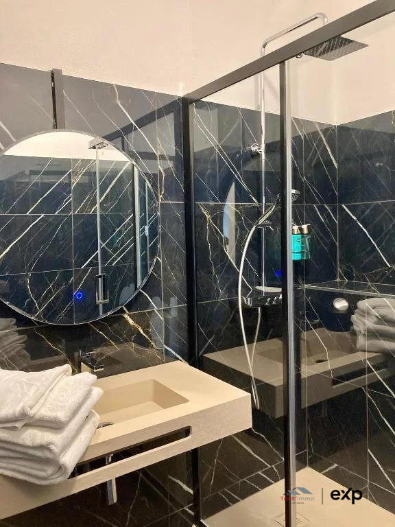 Fonds de commerce - 979 m²