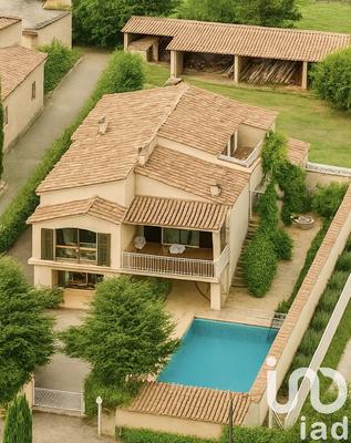 Maison - 240 m² - 8 pièces