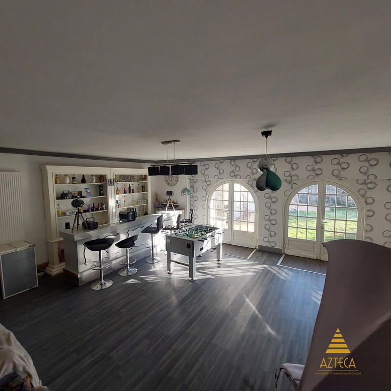 Maison - 315 m² - 11 pièces