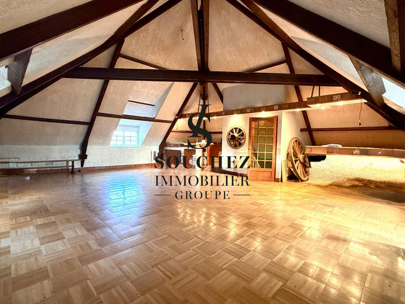 Maison - 352 m² - 10 pièces