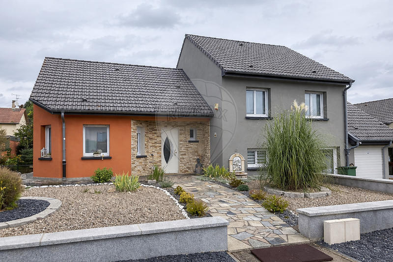 Maison - 180 m² - 8 pièces