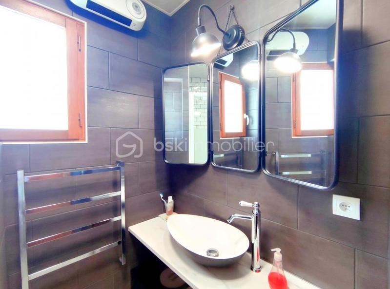 Maison - 231 m² - 8 pièces