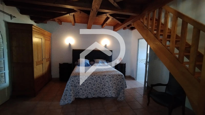 Maison - 650 m² - 17 pièces