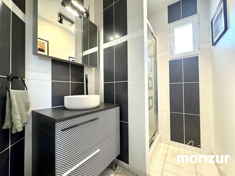 Maison - 99 m² - 5 pièces