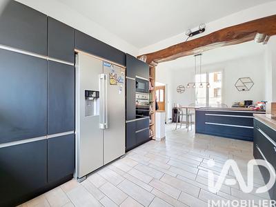Maison - 207 m² - 7 pièces