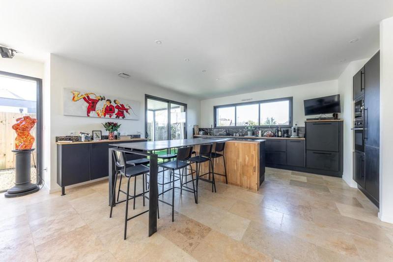 Maison - 200 m² - 7 pièces