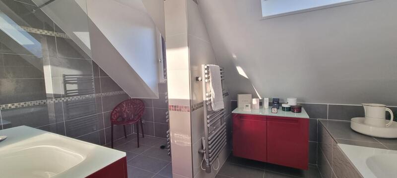 Maison - 170 m² - 7 pièces