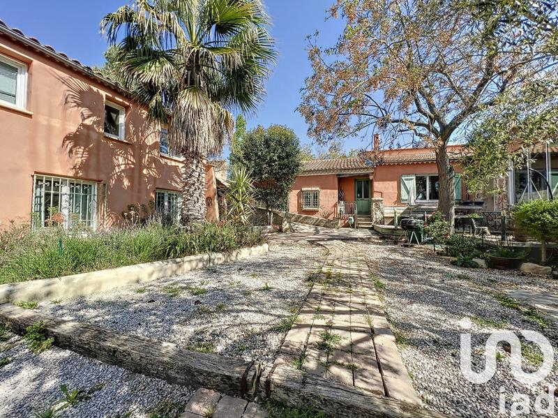 Maison - 300 m² - 13 pièces