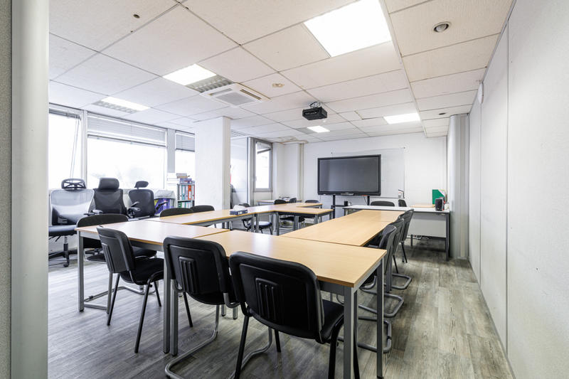 Local commercial - 225 m² - 8 pièces