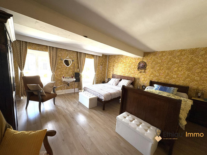 Maison ancienne - 248 m² - 8 pièces