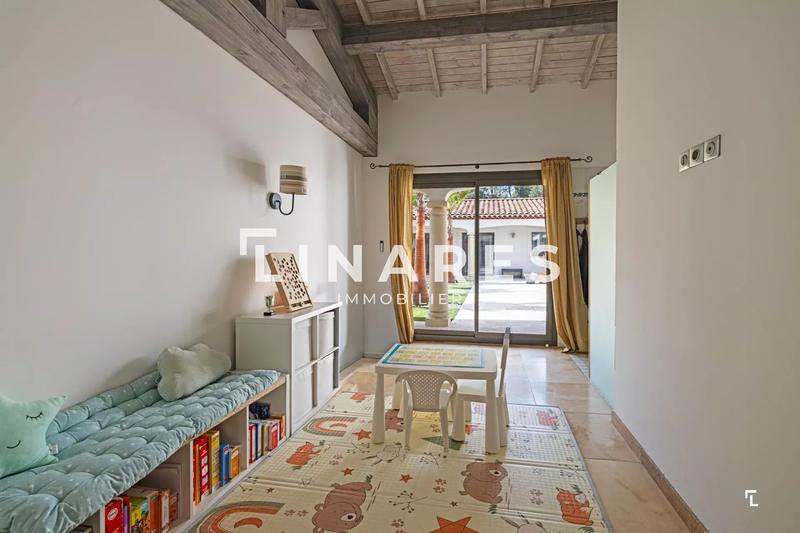 Maison - 360 m² - 5 pièces