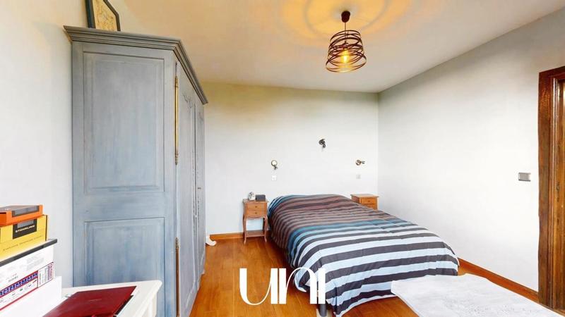 Maison - 220 m² - 8 pièces